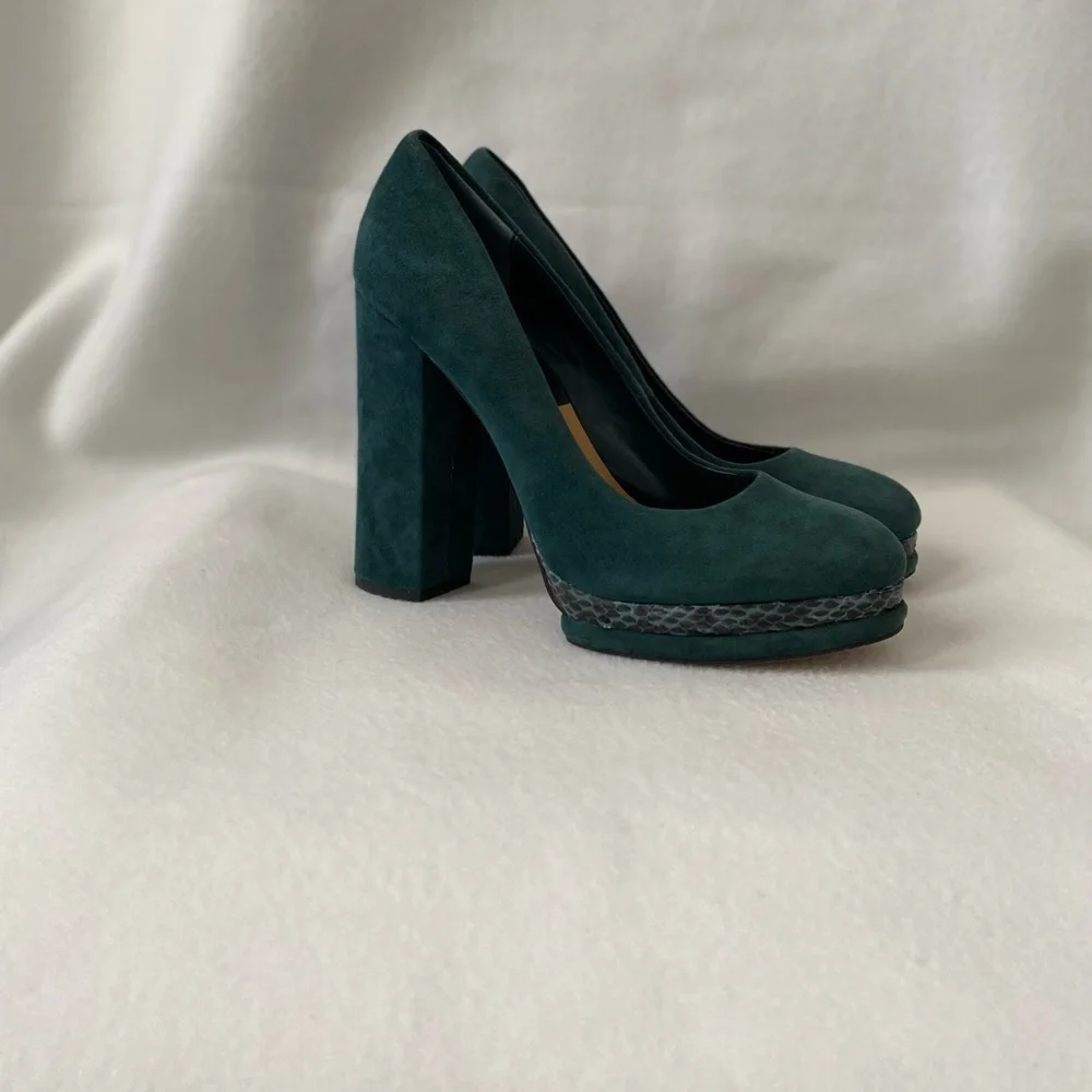 Dolce Vita Size 8 1/2 Green Suede Lizard inspired Trim Platform Heeled Pumps